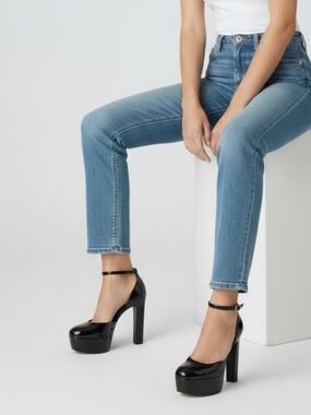 Gianni Bini Black Devi Patent
Leather Pumps, Size 8.5